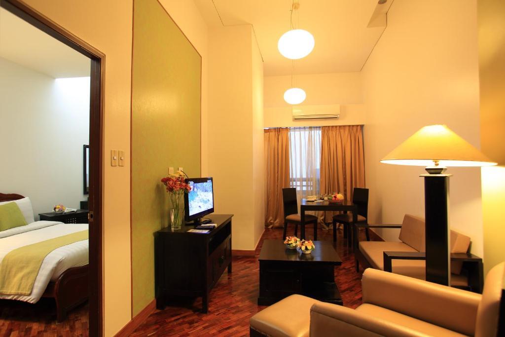 The Malayan Plaza Hotel Pasig City Exterior foto
