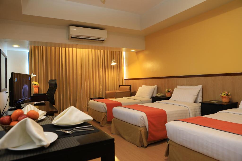 The Malayan Plaza Hotel Pasig City Exterior foto