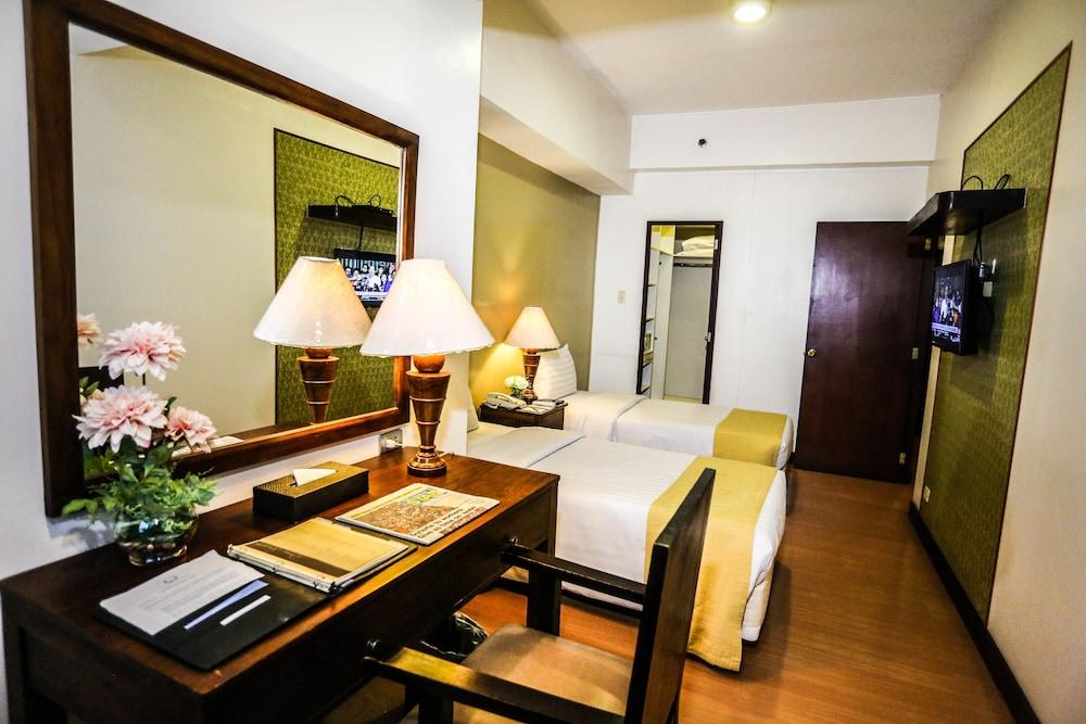 The Malayan Plaza Hotel Pasig City Exterior foto
